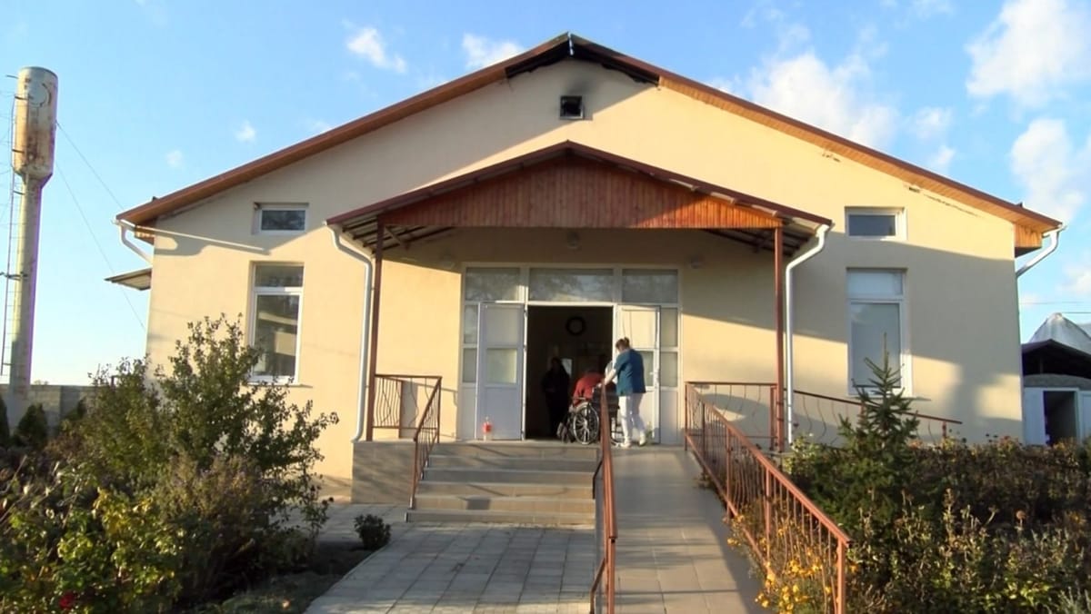 Oamenii cu suflet mare pot dona pentru azilul de bătrâni din Căprești, parțial distrus de un incendiu