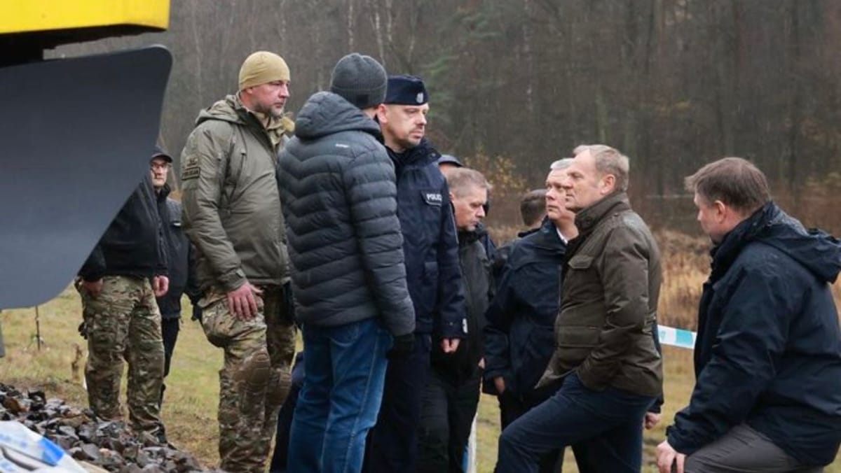 Explozie pe o cale ferată din Polonia. Reacția premierului Donald Tusk