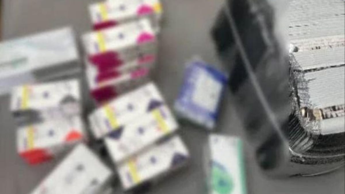 Oamenii legii au destructurat un grup specializat în vânzarea medicamentelor și suplimentelor aduse prin contrabandă