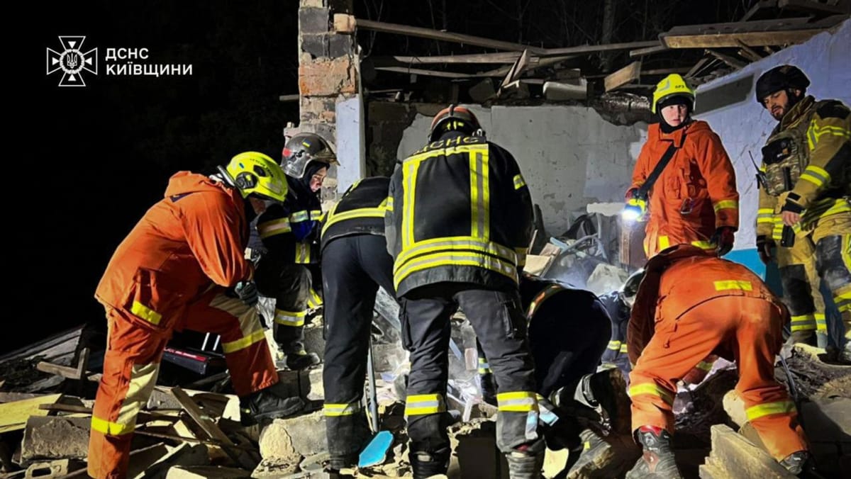 Atacuri nocturne cu rachete și drone la Kiev: patru persoane au fost ucise