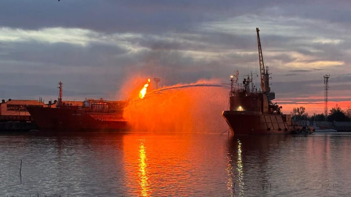 Incendiul de pe nava cu GPL din portul Ismail a fost stins. Precizările autorităților din România