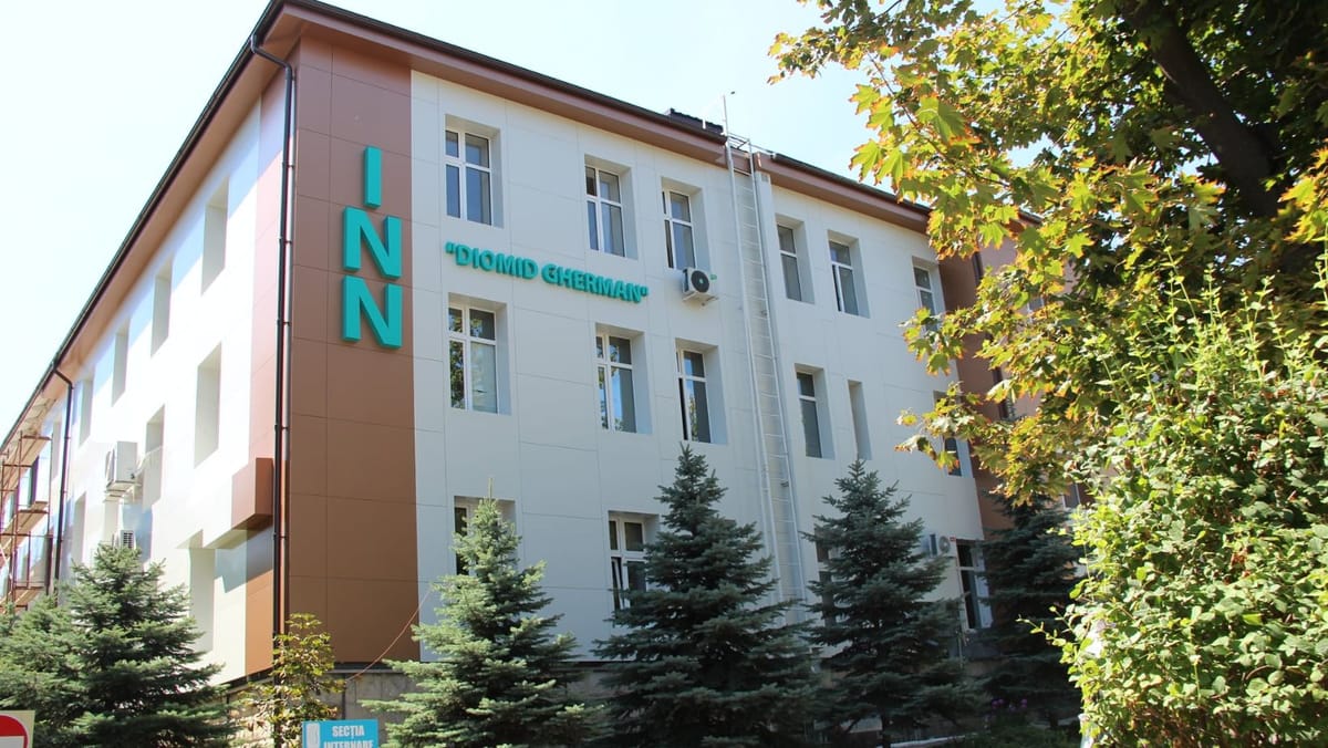 Un bărbat a decedat după ce ar fi căzut de la etajul trei al Institutului de Neurologie și Neurochirurgie