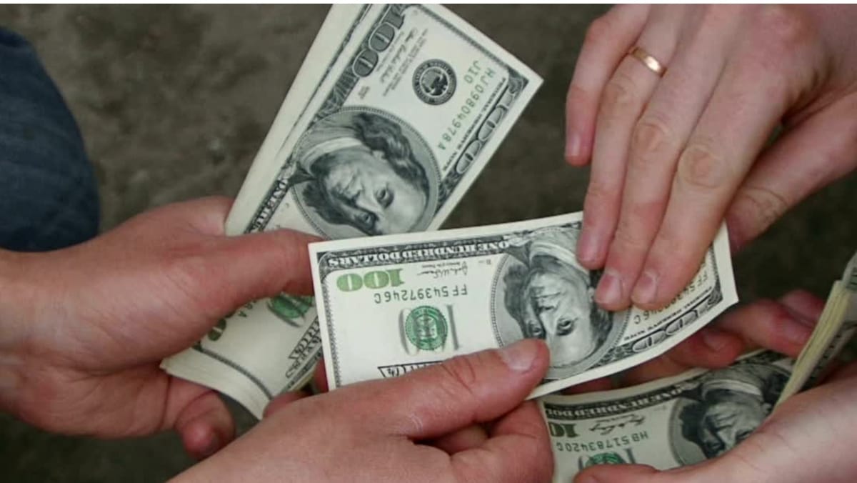 Cursul valutar pentru 14 noiembrie 2025: Leul se depreciază ușor față de euro