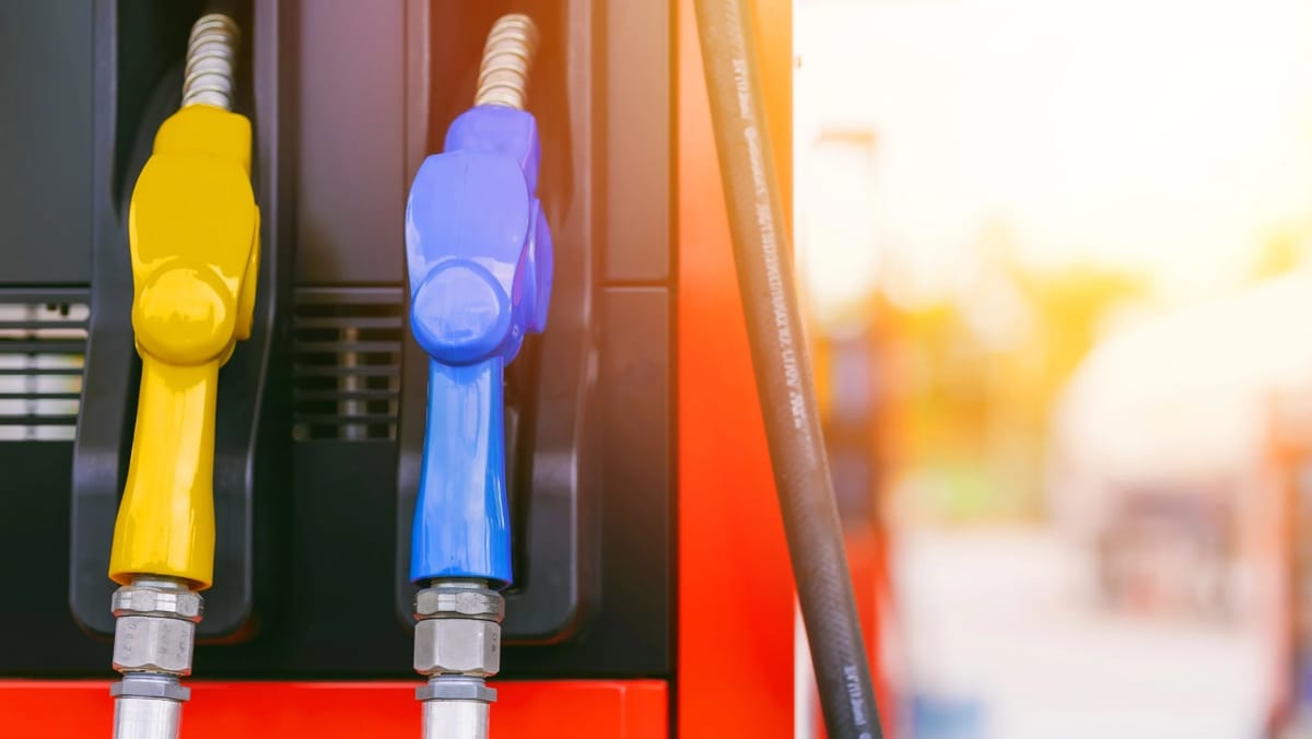 Șoferi, atenție! Prețul motorinei crește mâine și depășește 21 de lei