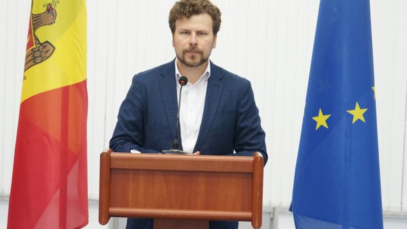 Premieră: 60 de ore de pregătire suplimentară pentru elevii cu note de unu și doi