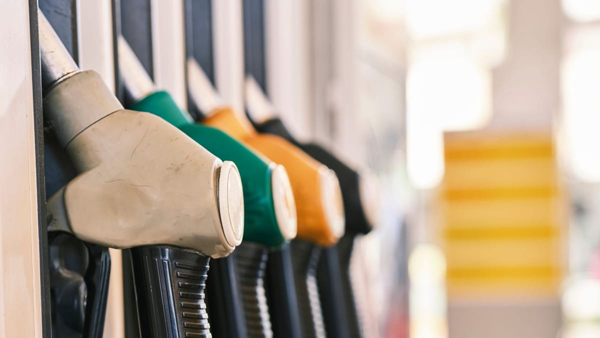 Scumpiri ușoare la carburanți în weekend: Prețurile stabilite de ANRE pentru perioada 8–10 noiembrie