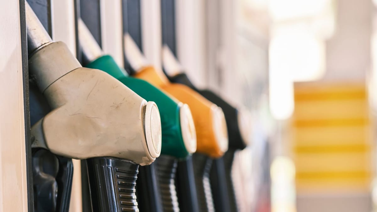 Carburanții continuă să se scumpească. Noile prețuri stabilite de ANRE pentru ziua de 13 noiembrie