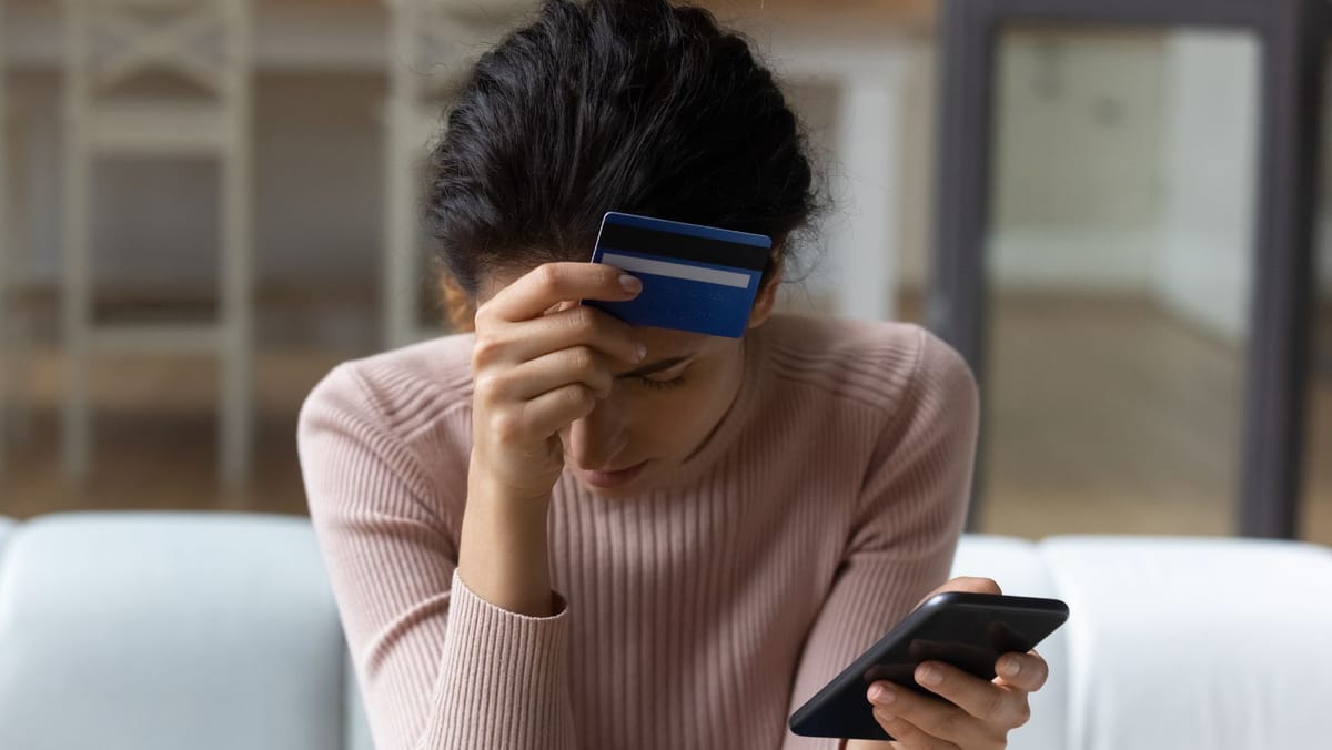 Escrocherie periculoasă: hoții preiau de la distanță controlul telefoanelor prin WhatsApp și Viber și sustrag bani din cont