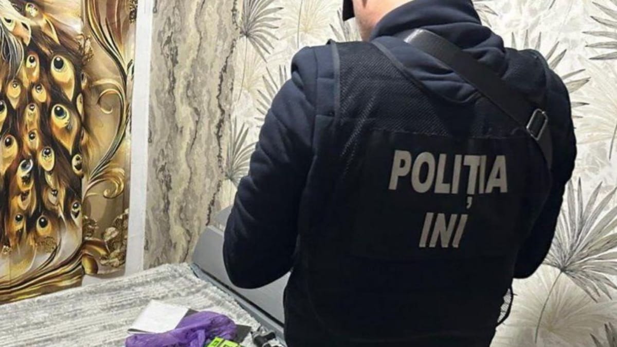 Descinderi matinale în dosarul „Tux”: mascații fac percheziții la peste 20 de persoane vizate