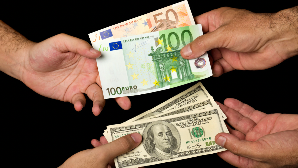 Cursul valutar pentru 1 decembrie – modificări importante pentru euro și dolar