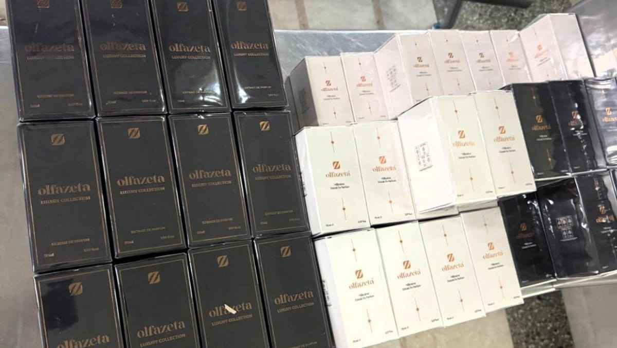 Arome de contrabandă: 100 de parfumuri descoperite într-un microbuz la vama Leușeni