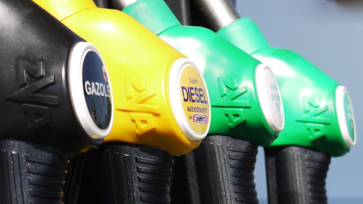 ANRE anunță ieftiniri la carburanți: benzina și motorina scad în preț