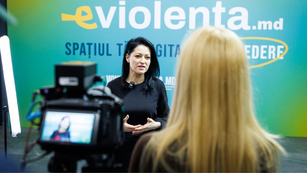 A fost lansată prima platformă din Republica Moldova dedicată prevenirii violenței digitale împotriva femeilor și fetelor