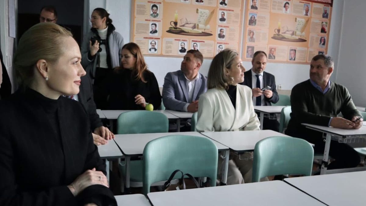 Condiții mai bune pentru elevii din Corjova: cinci săli de clasă au fost dotate cu mobilier la standarde europene