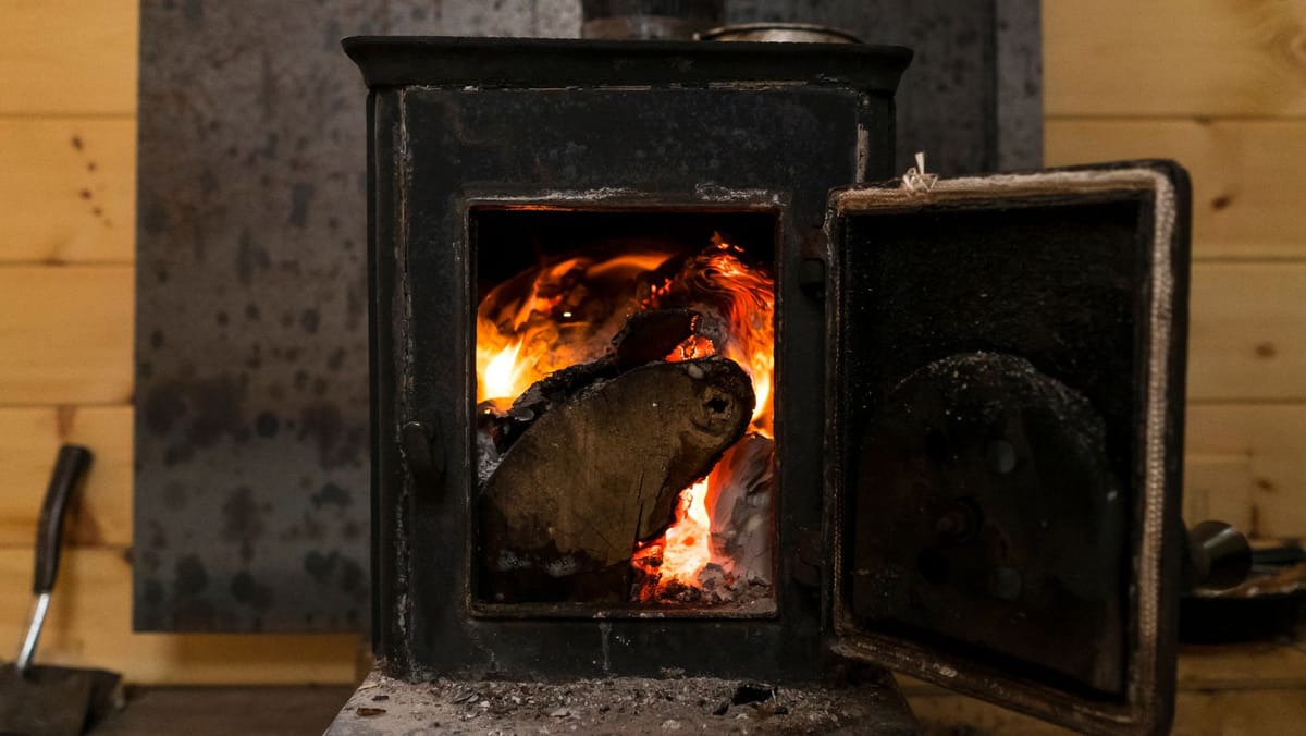 Explozie într-o locuință din Ciorescu: un bărbat a murit, altul a ajuns în stare gravă la spital