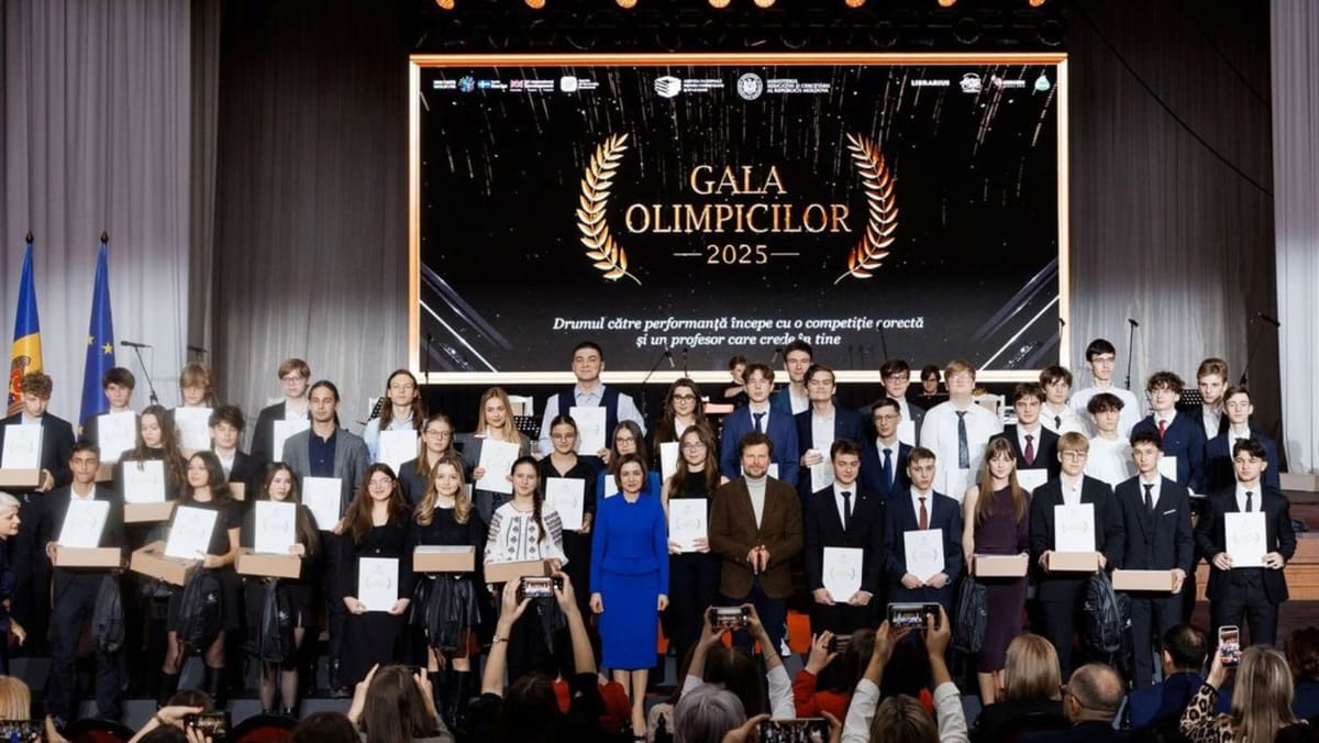 Gala Olimpicilor 2025: zeci de elevi și profesori, premiați pentru rezultatele obținute la olimpiadele regionale și internaționale