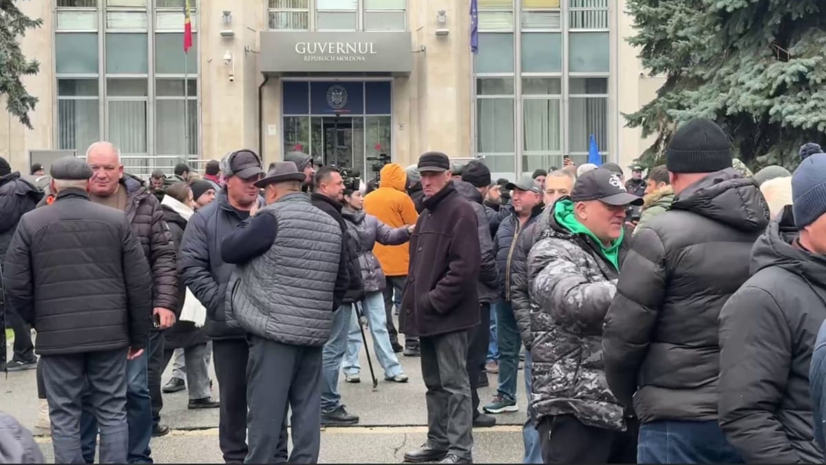 Fermierii protestează din nou în fața Guvernului. Care sunt revendicările agricultorilor