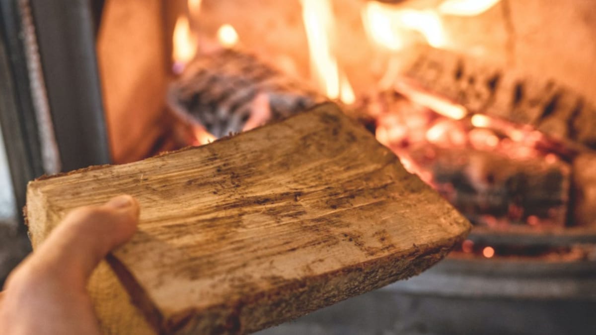 Patru persoane, dintre care trei minori - la un pas de tragedie după ce s-au intoxicat cu monoxid de carbon