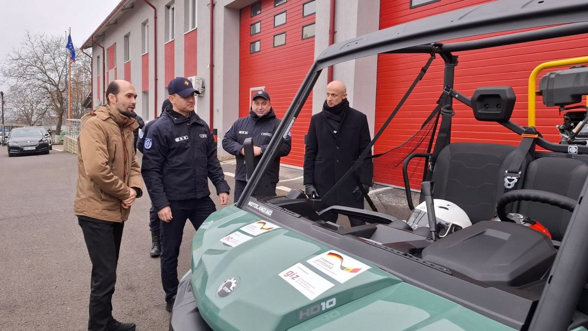 Salvatorii și pompierii au primit echipamente moderne pentru intervenții în caz de inundații