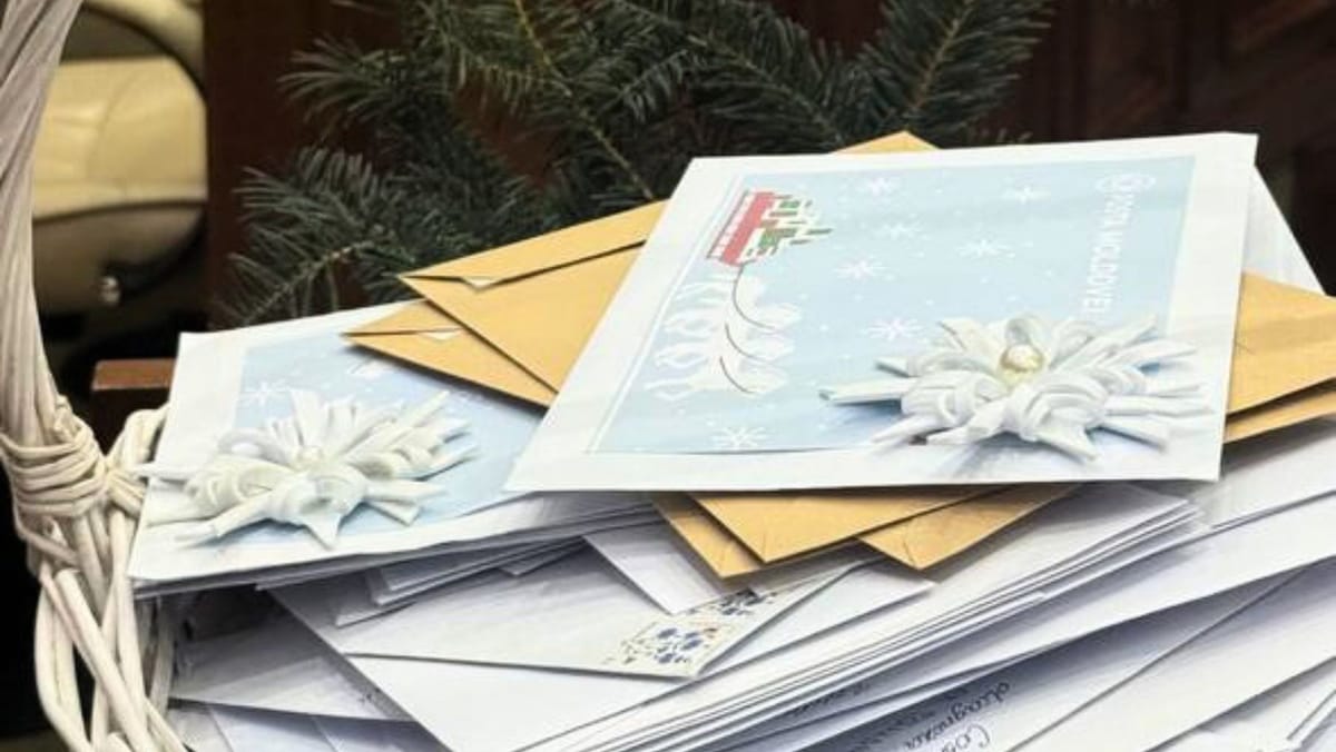 Deputații moldoveni - în rol de Moș Crăciun pentru 101 copii cu dizabilități severe - GALERIE FOTO