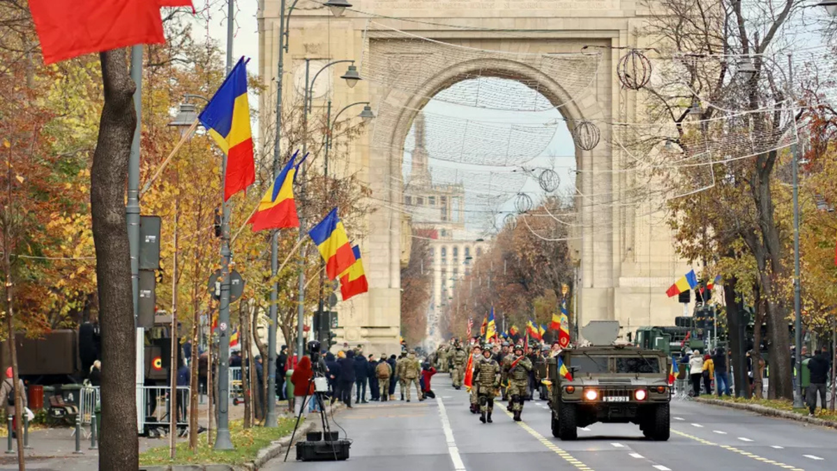 LIVE/ Parada de 1 Decembrie la București: defilează și militari moldoveni. Urmărește transmisiunea