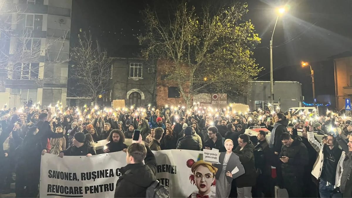 VIDEO/ Protest la București după o investigație jurnalistică. Sute de oameni au cerut demisii și o justiție independentă