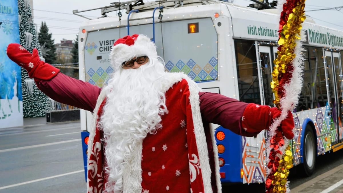 Excursiile cu troleibuzul turistic își schimbă temporar punctul de pornire sâmbătă, din cauza Maratonului de Crăciun