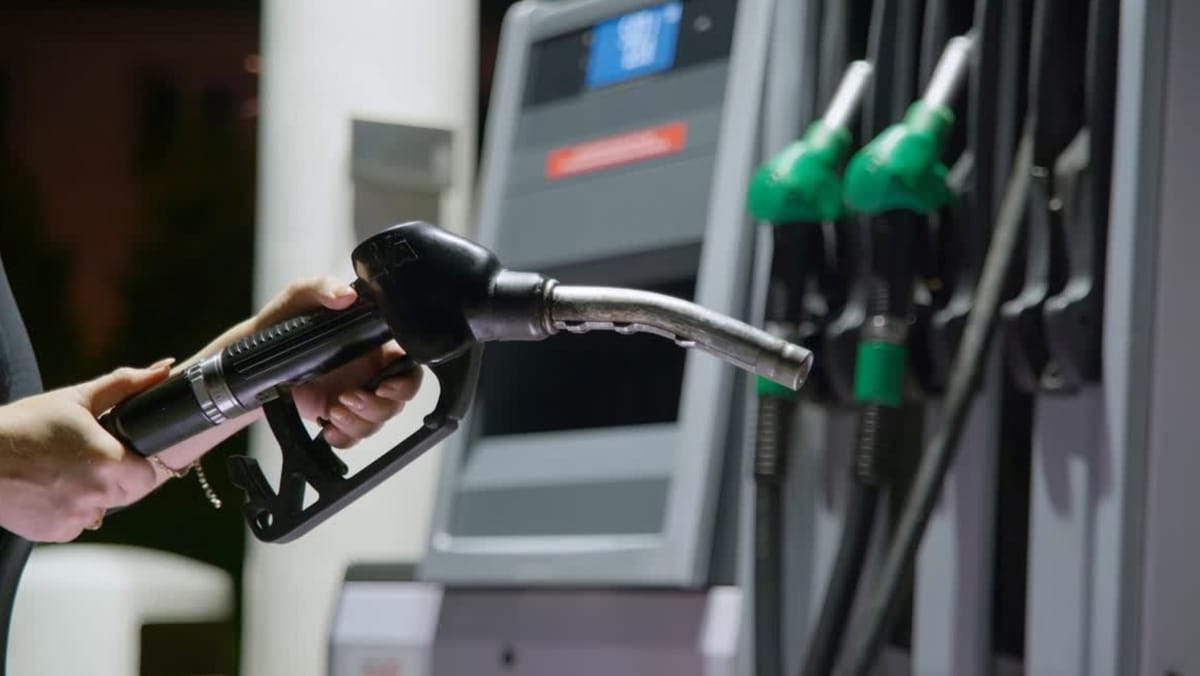 Cadou de Crăciun pentru șoferi! Prețul carburanților scade din nou - cel mai mic nivel din ultimii patru ani