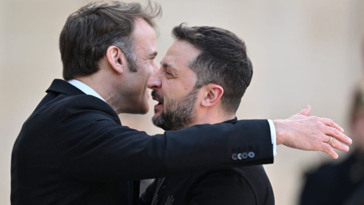 Negocieri decisive în această săptămână: Zelenski a discutat cu Macron despre garanții de securitate și o pace durabilă