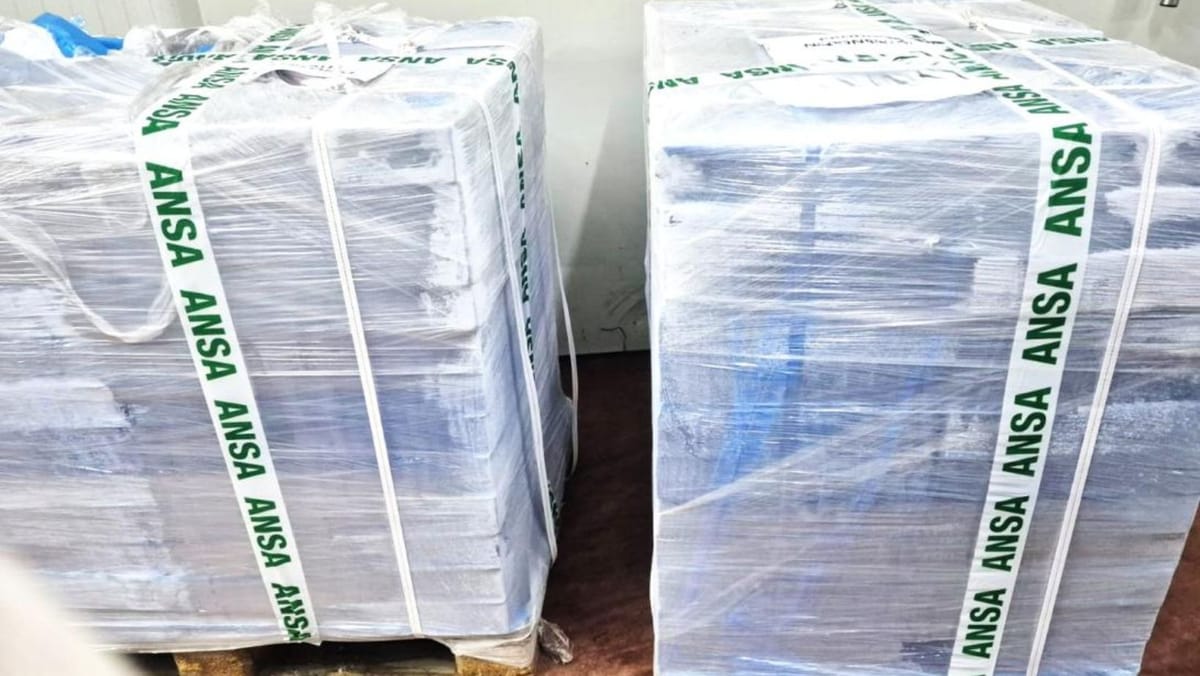 ANSA a blocat la frontieră peste două tone de carne separată mecanic de pui contaminată cu Salmonella