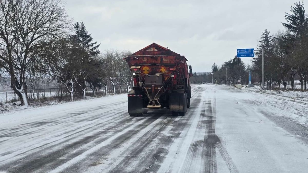 Toate drumurile naționale sunt practicabile, anunță autoritățile. Peste 150 de utilaje au intervenit pe timp de noapte