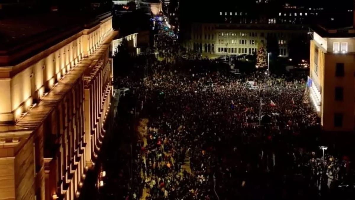 Proteste de amploare în Bulgaria: Zeci de mii de oameni au ieșit în stradă pentru a cere demisia guvernului