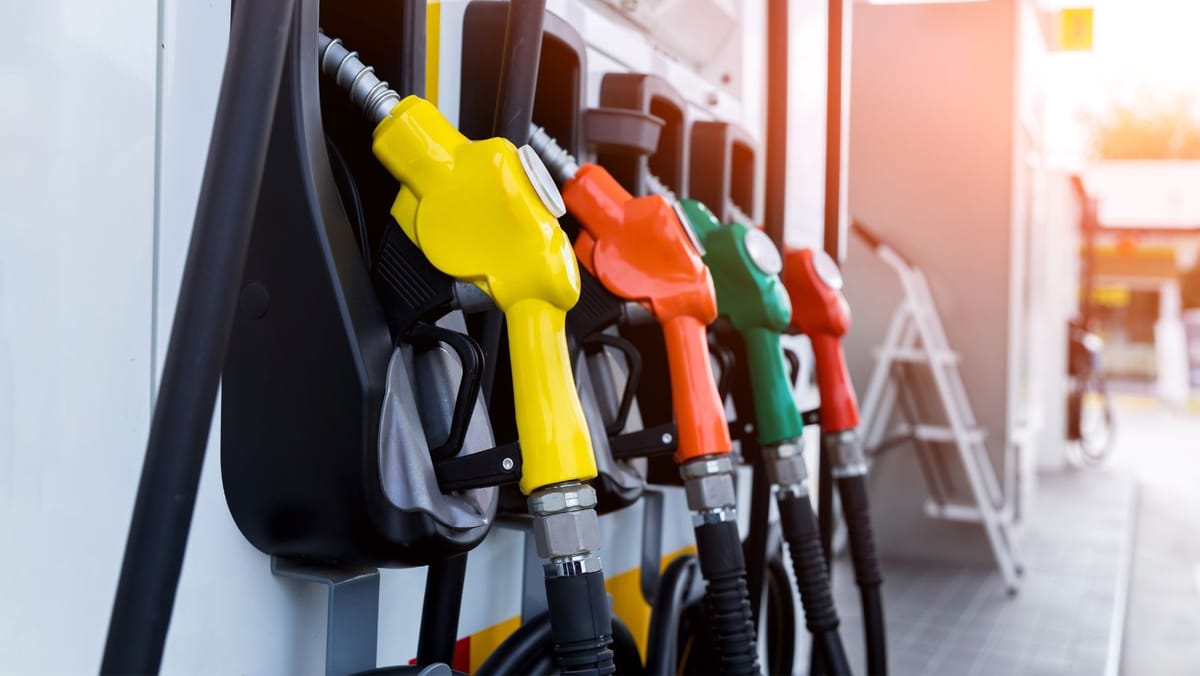 ANRE anunță ieftiniri la carburanți pentru 9 decembrie 2025: benzina și motorina scad ușor