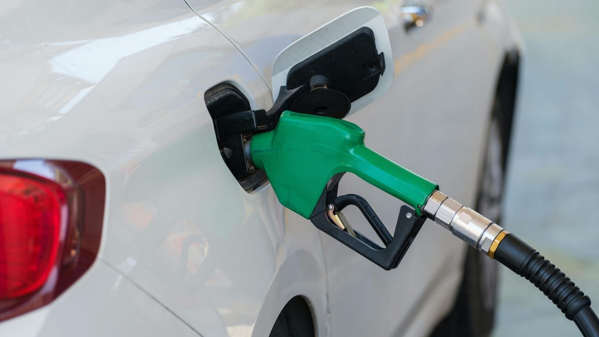 Vești bune pentru șoferi: carburanții se ieftinesc miercuri