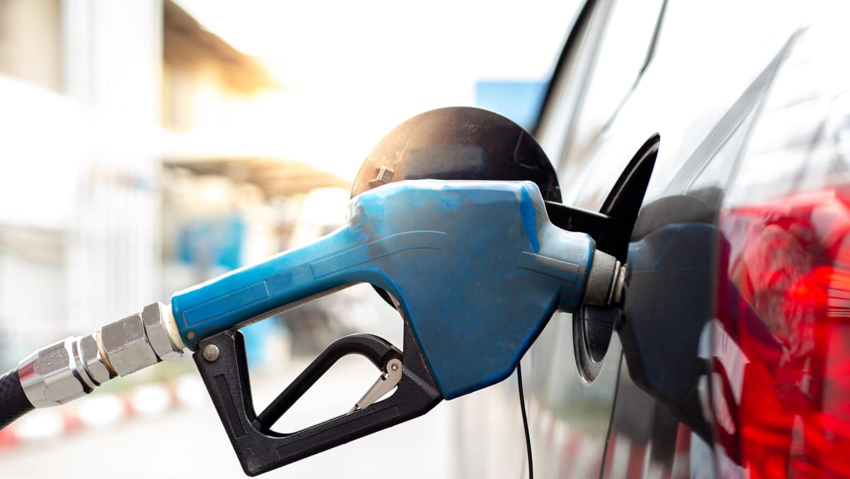 Veste bună pentru șoferi: mâine, 4 decembrie, carburanții se ieftinesc din nou! Motorina scade cu 20 de bani