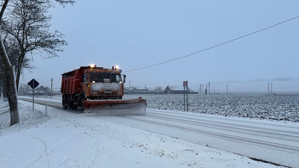 Condiții dificile de trafic: ceață, ninsoare și ghețuș pe mai multe trasee naționale