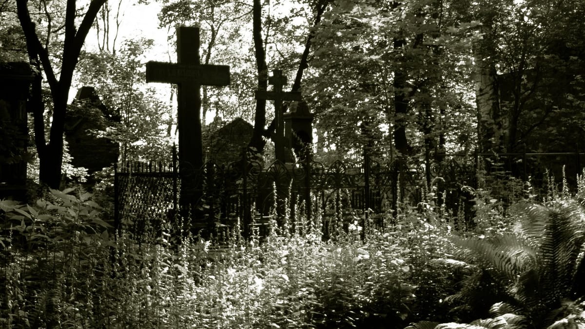 Corupție și trafic de influență la cimitirul „Sfântul Lazăr”: trei persoane publice și un preot, trimiși în judecată