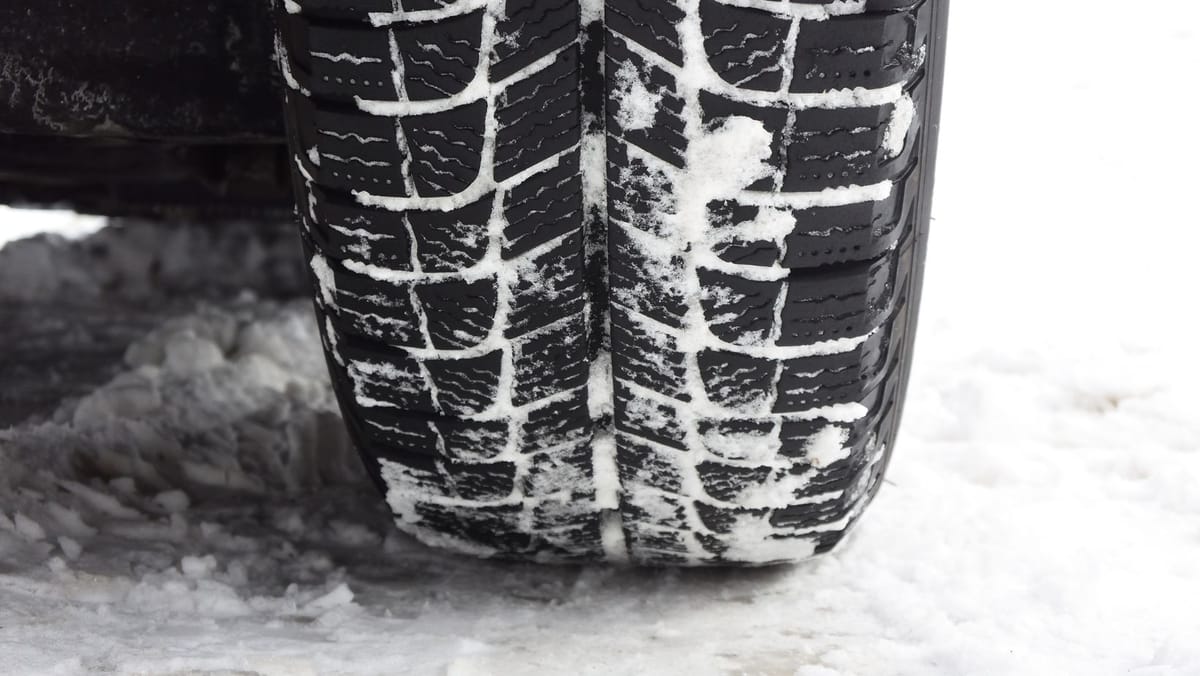 Mai mulți șoferi din R. Moldova au fost prinși în timp ce circulau cu anvelope de vară