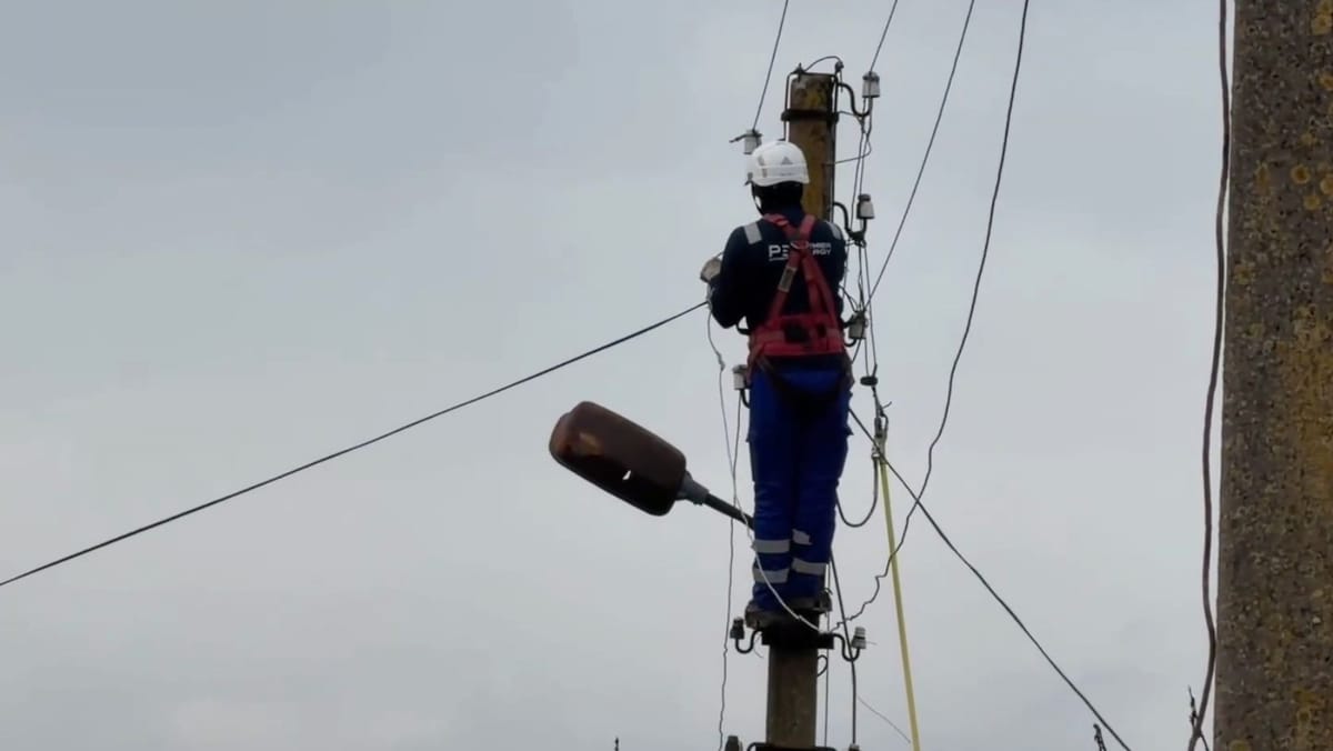VIDEO/ Satul Crocmaz a rămas fără energie electrică după căderea dronei