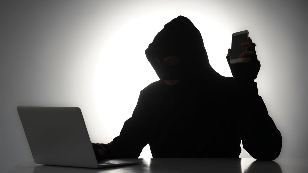 Un chișinăuian a rămas fără peste 100.000 de lei după ce a accesat un link suspect