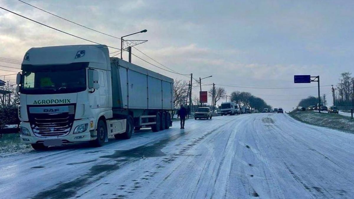 În punctele de trecere a frontierei a fost reluată circulația autovehiculelor de mare tonaj