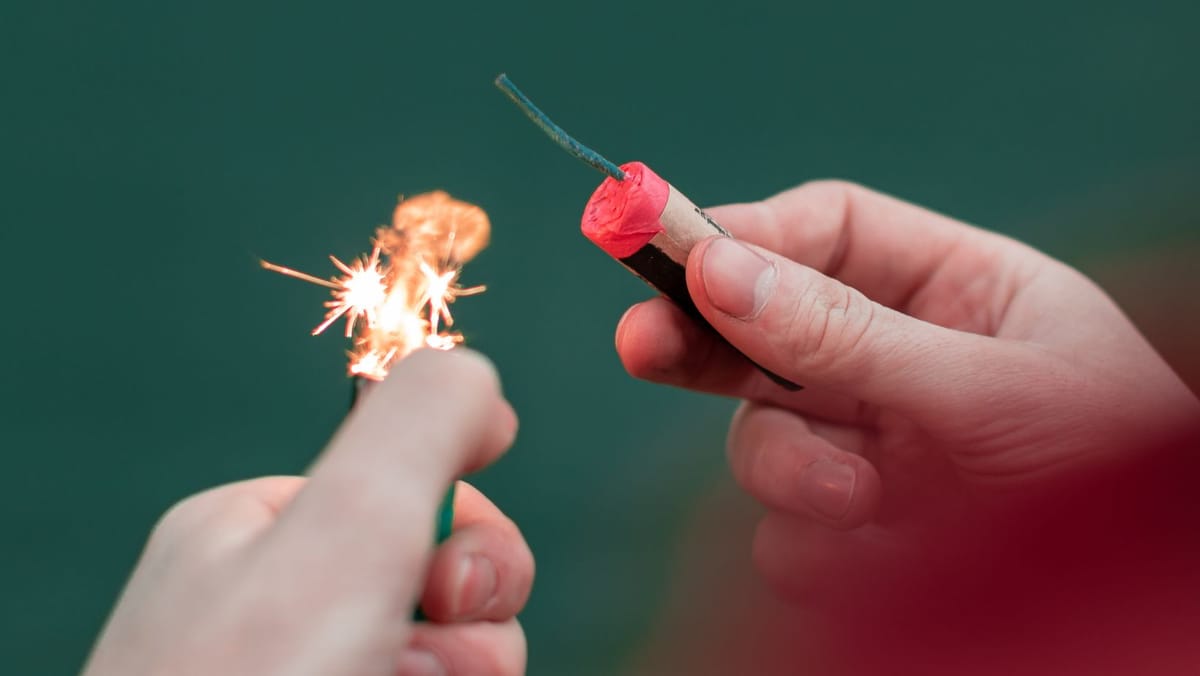 Un bărbat din Chișinău a fost rănit grav de artificii în noaptea dintre ani