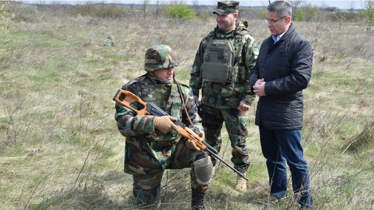 Armata Națională renunță treptat la Kalașnikov și trece la armamentul folosit în Occident