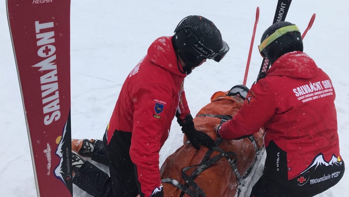 Aproape 100 de persoane, salvate din munții României în timp de 24 de ore. Doi cetățeni au murit