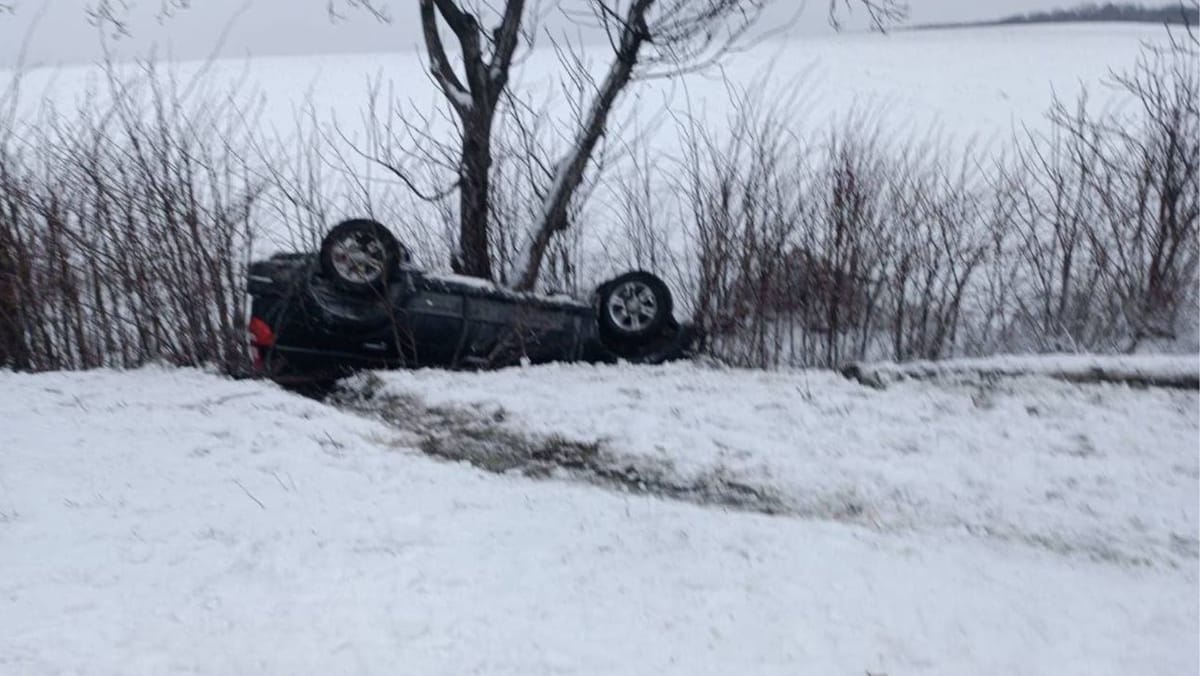 Ninsoarea a scos poliția în stradă: 160 de accidente,  multiple intervenții și sute de mașini deblocate