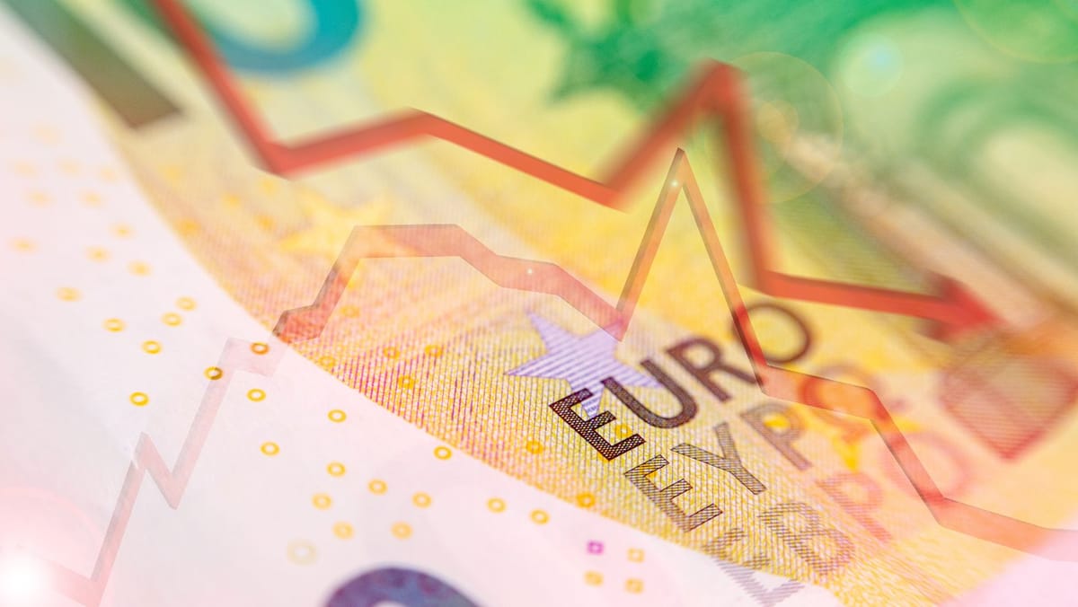 Curs valutar pentru 6 ianuarie. Euro scade ușor, dolarul continuă să crească