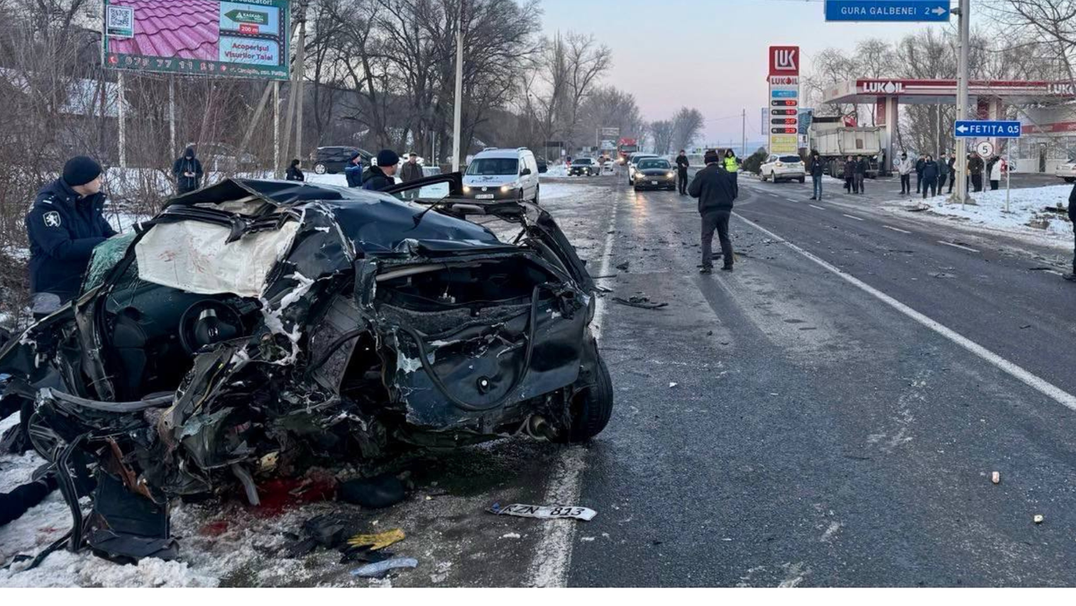 Foto/ Accident teribil pe traseul R-3, spre Cimișlia: două persoane au murit, inclusiv un copil de opt luni