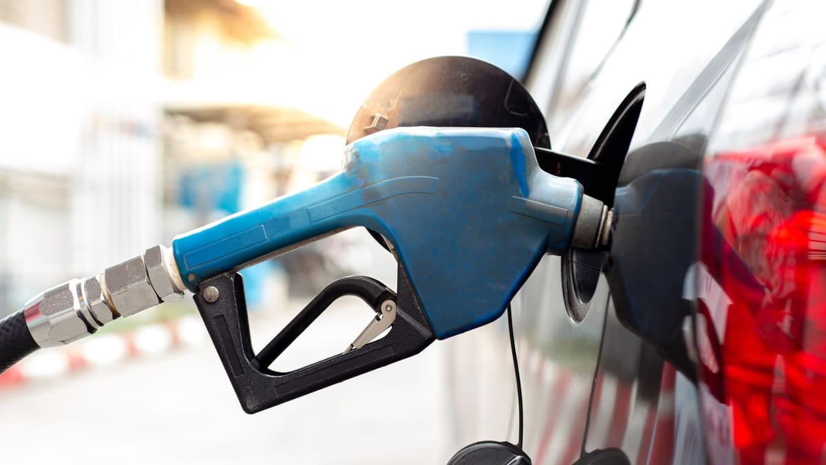 Benzina trece de pragul psihologic de 22 de lei - ce se întâmplă cu motorina mâine?