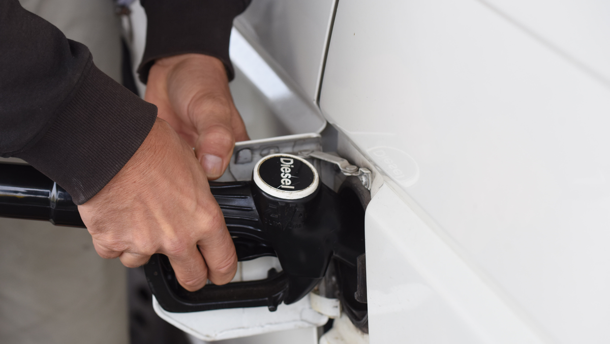 Carburanții se scumpesc ușor: ANRE a stabilit noile prețuri maxime pentru 28 ianuarie