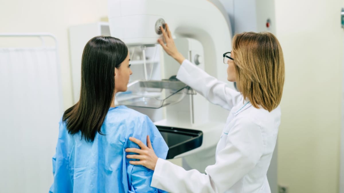 Peste 12.500 de femei au beneficiat de controale gratuite pentru depistarea cancerului mamar în 2025